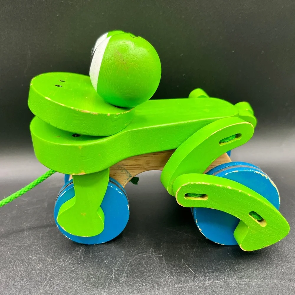 Melissa & Doug Wooden Frog Pull Toy Green Blue Hopping Action Toddler Toy‎